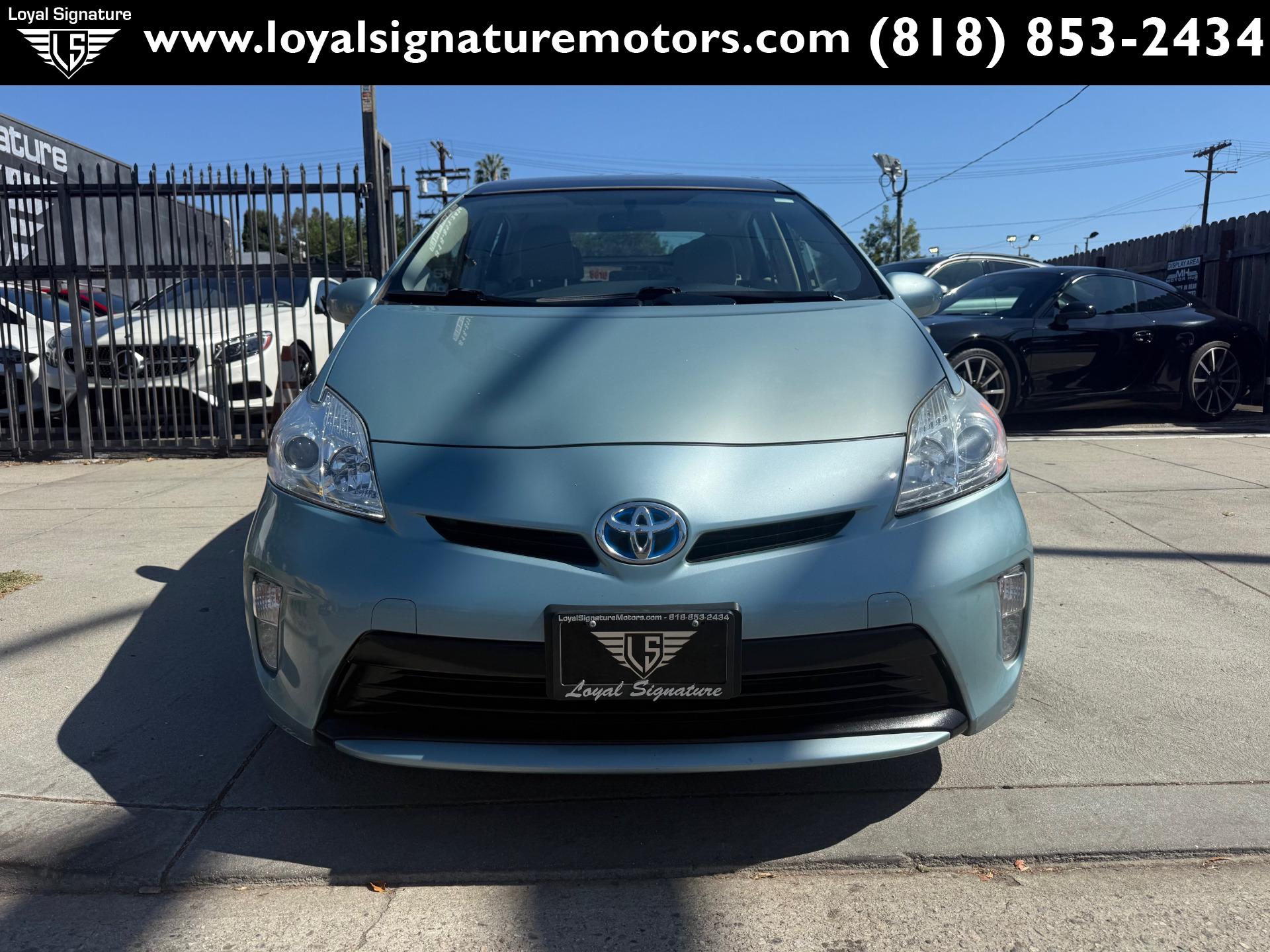 2012 Toyota Prius Three photo 2