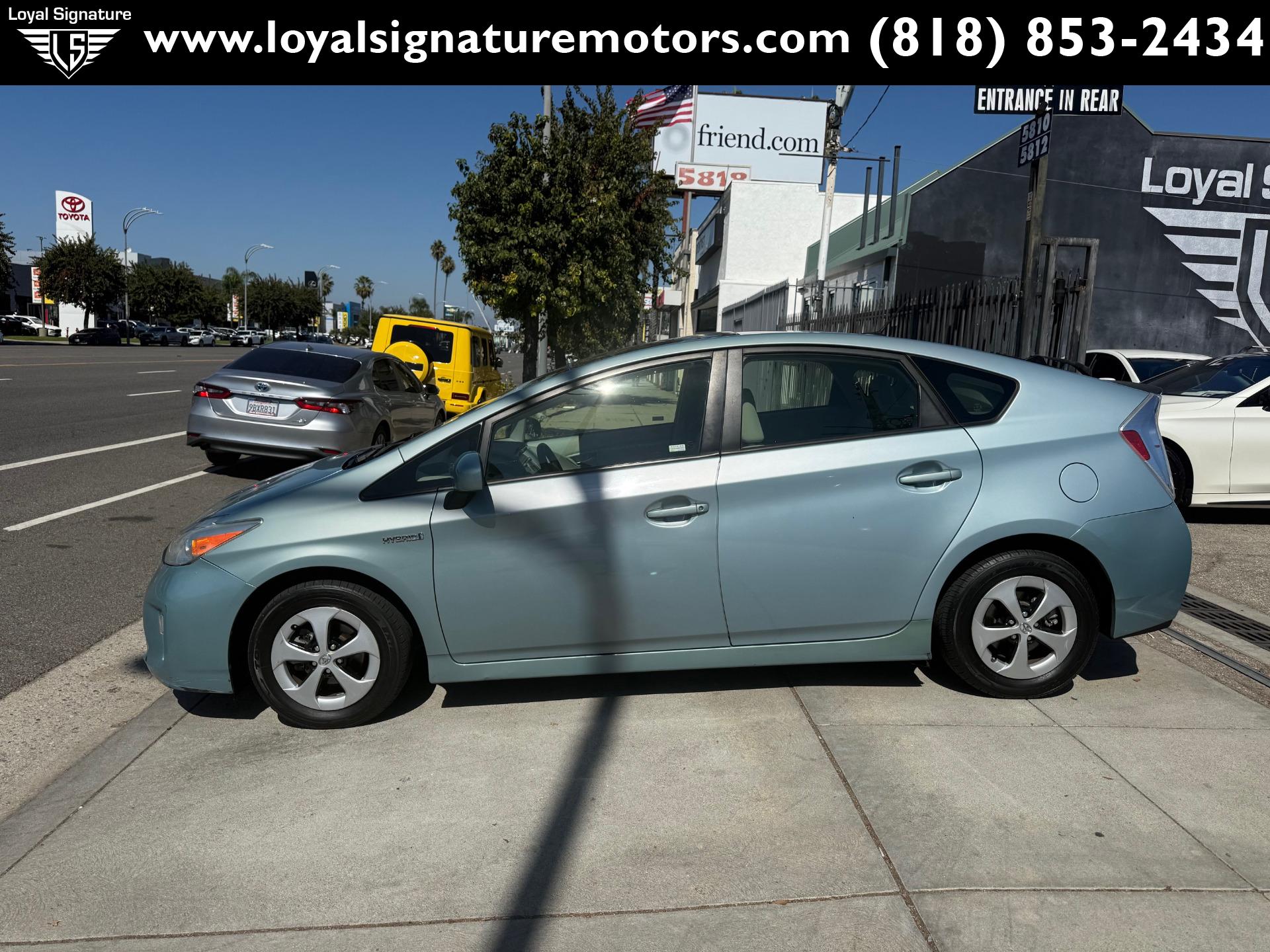2012 Toyota Prius Three photo 4