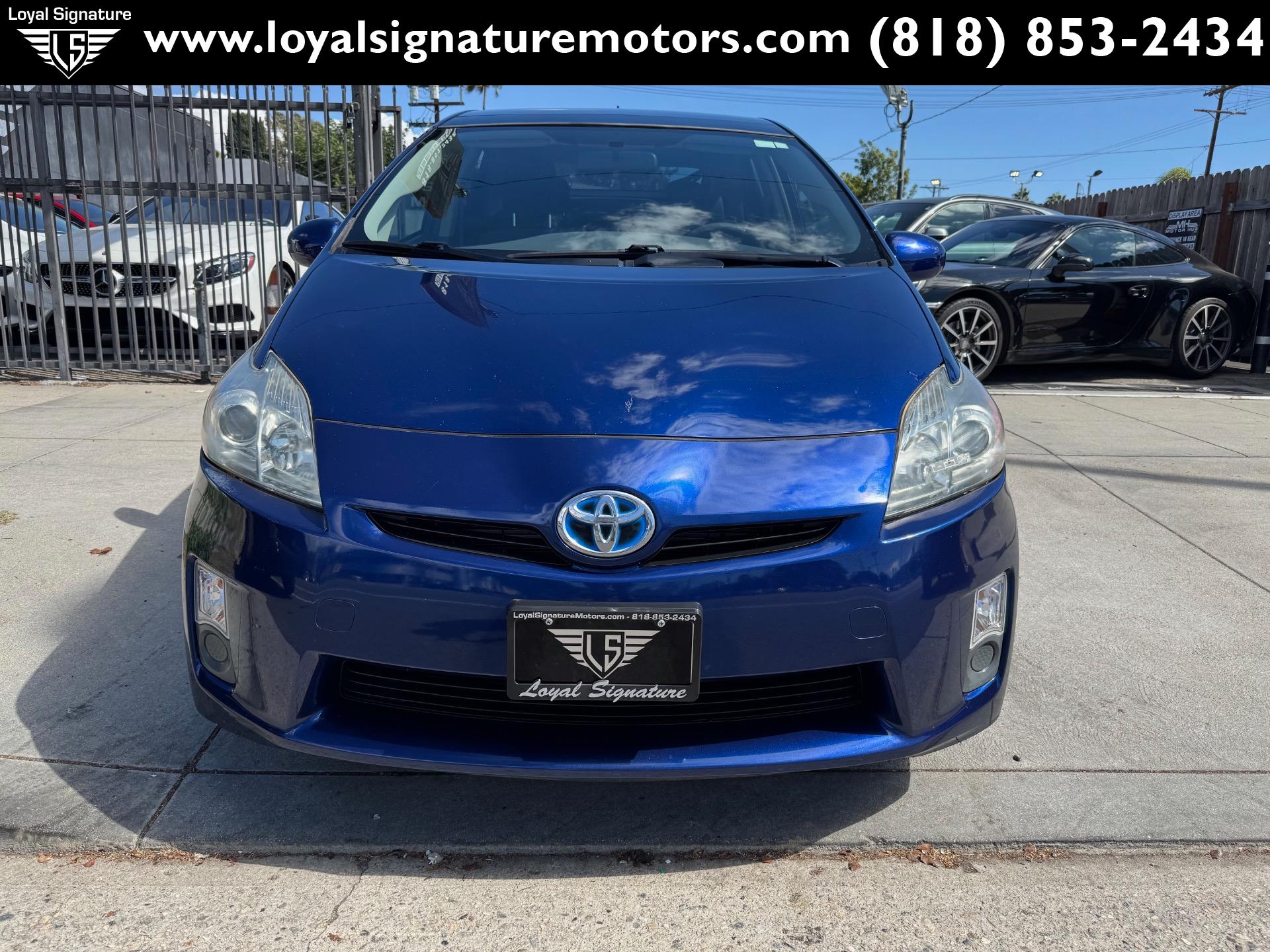 2010 Toyota Prius Three photo 2