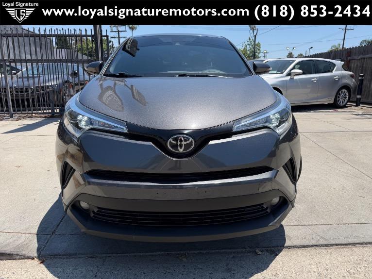 2018 Toyota C-HR XLE Premium's photo
